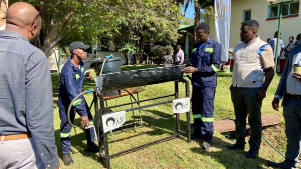 Mentors inspects projects at CUT